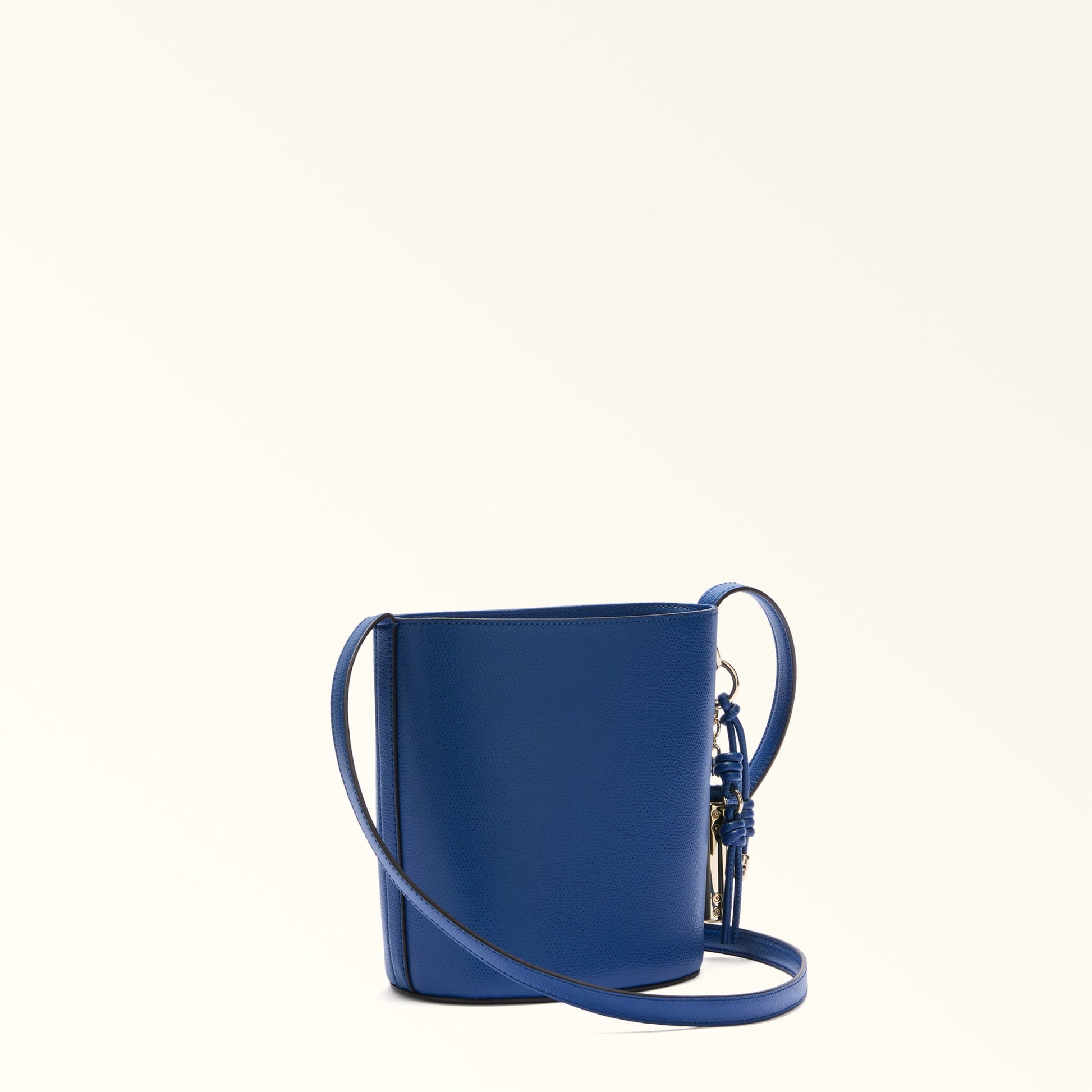 Furla Roxie M Bucket  Bag In Leather
