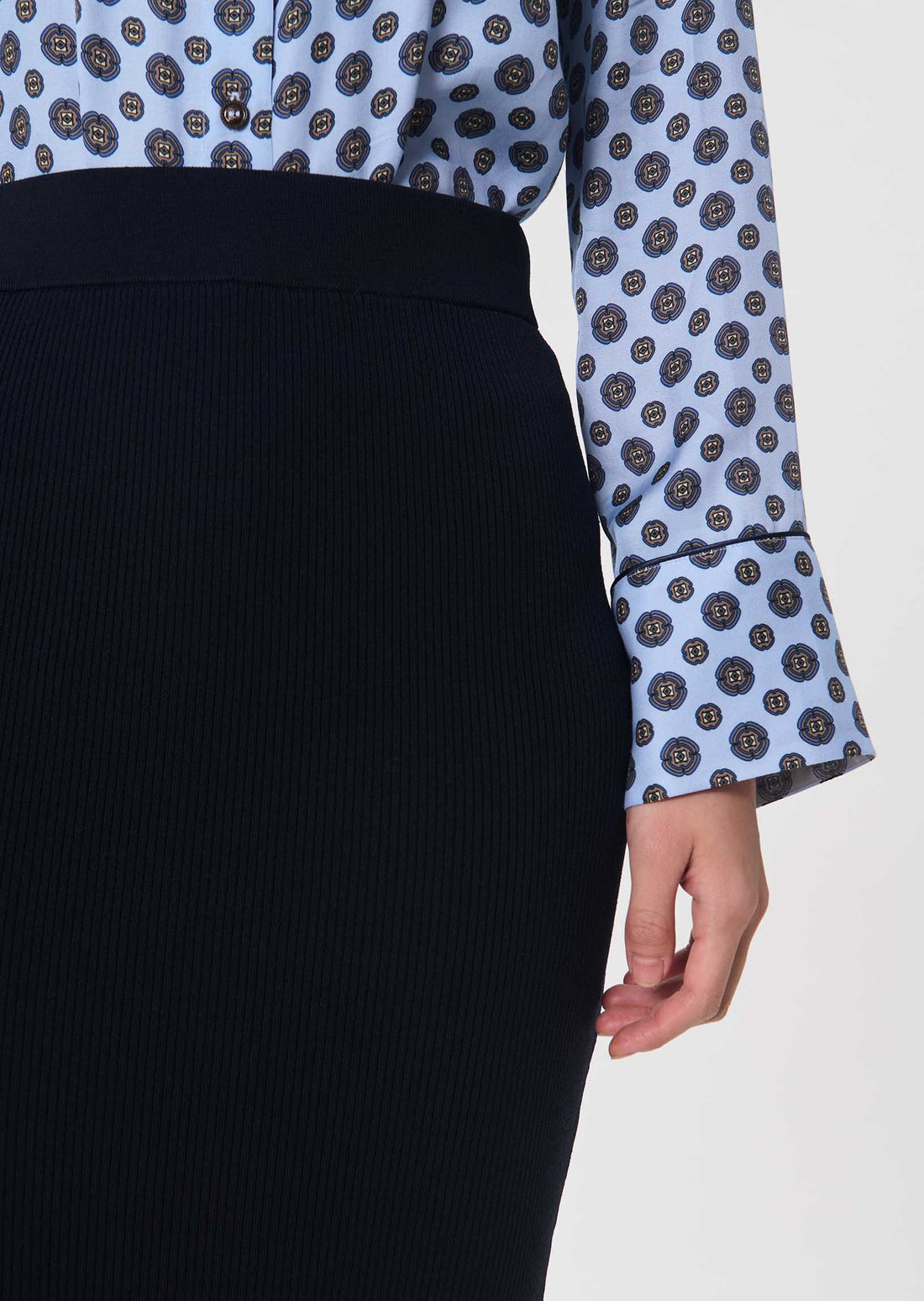 Jeannette skirt in navy by Tara Jarmon
