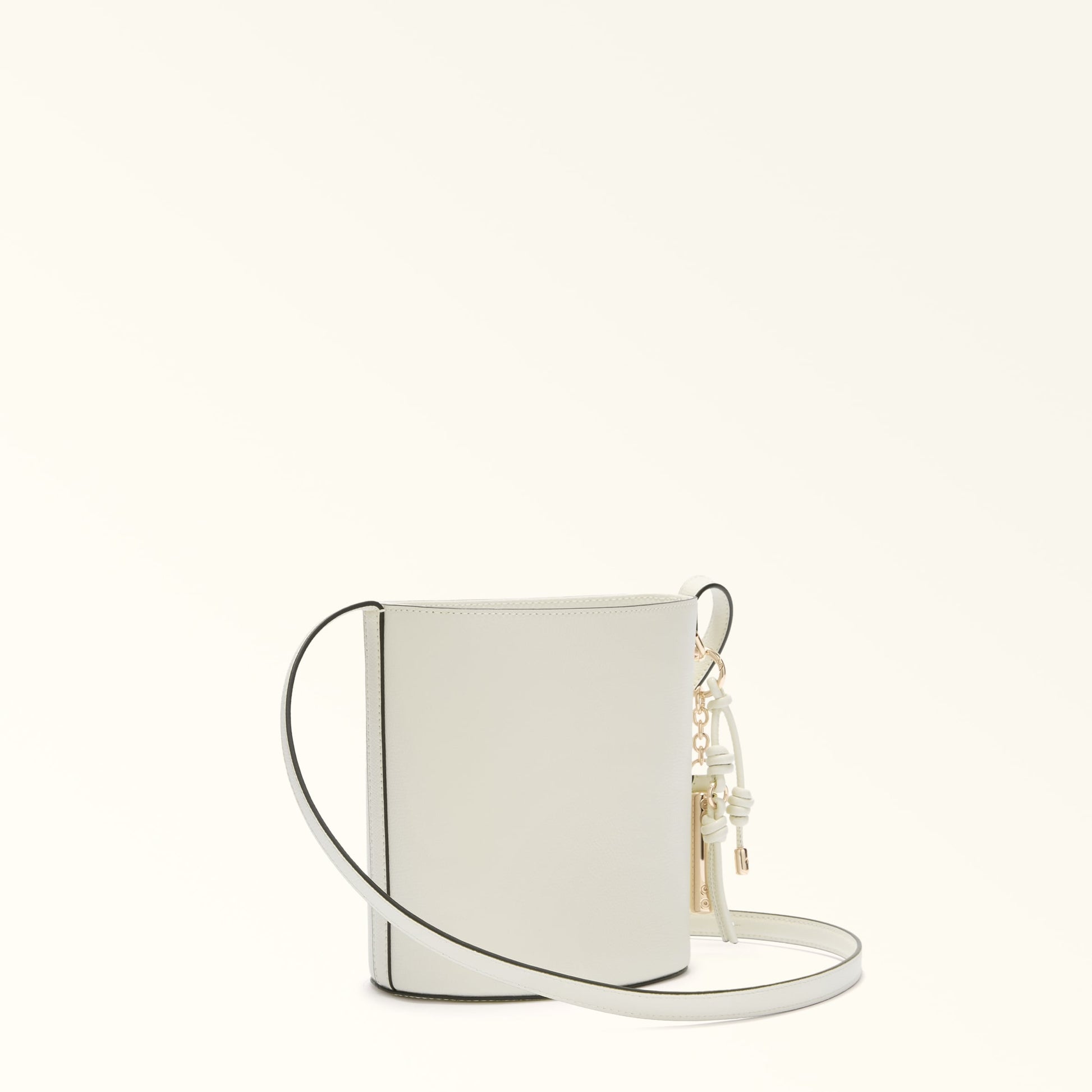 Furla Roxie M Bucket  Bag In Leather