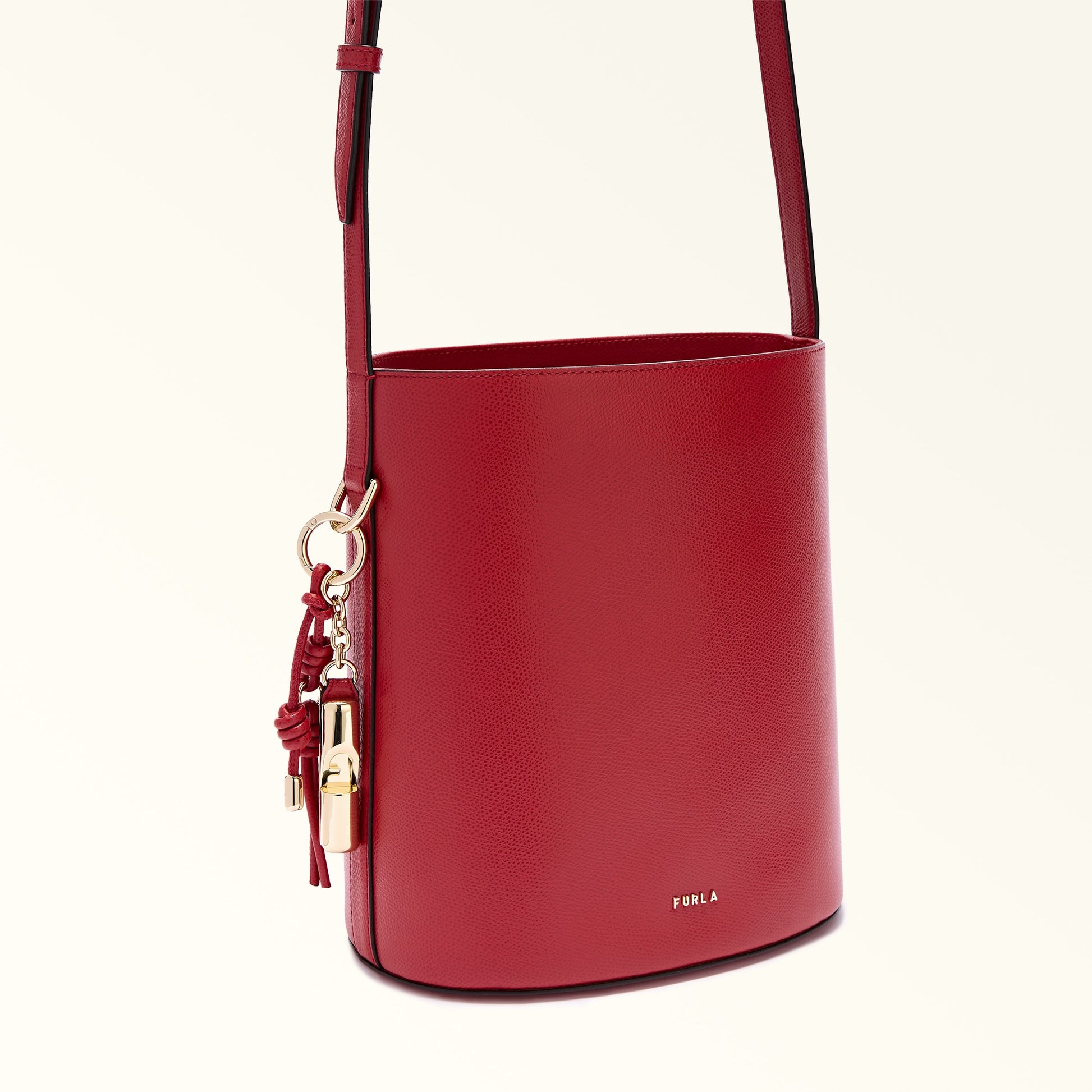 Furla Roxie S Bucket  Bag In Leather