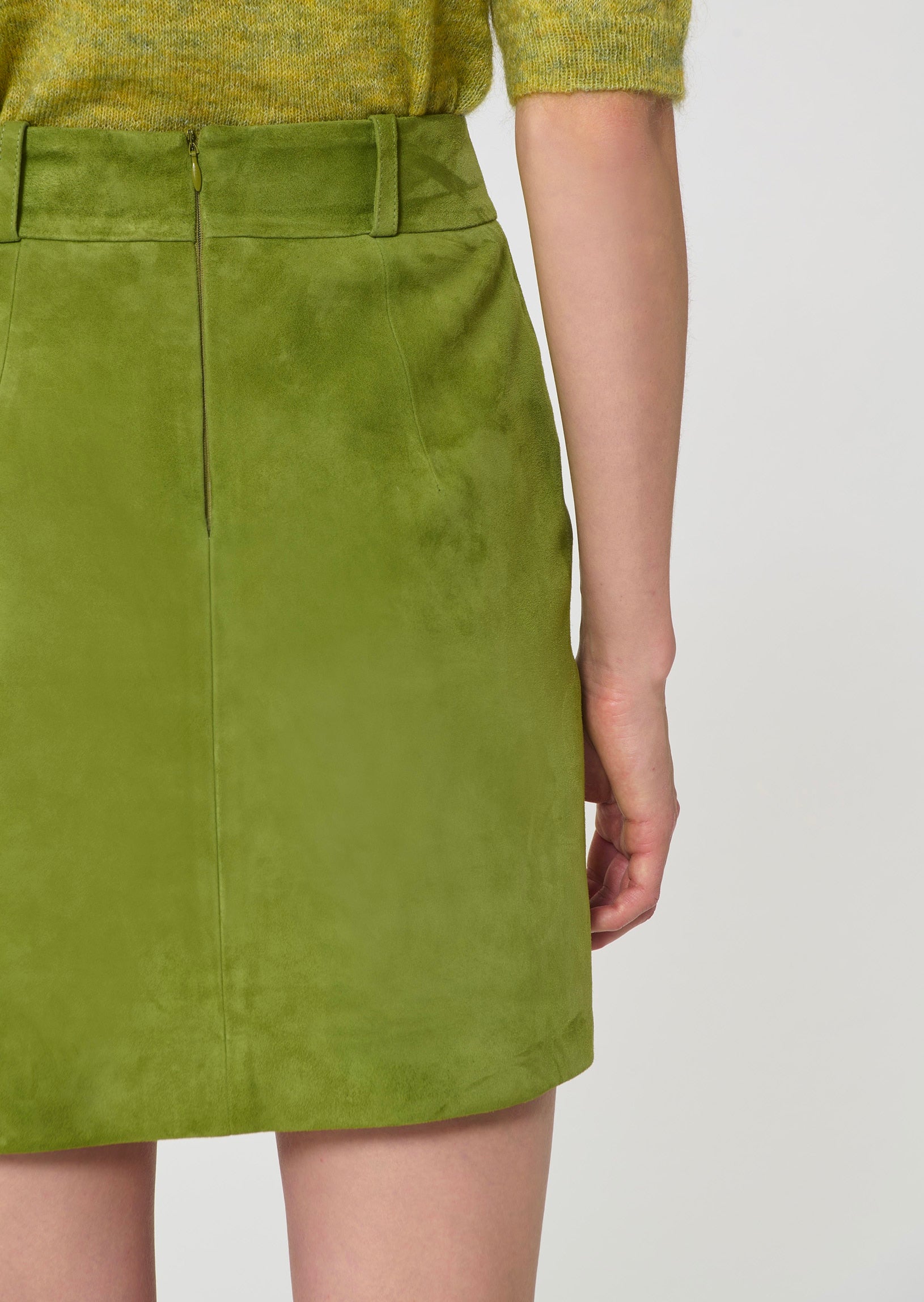 skirt in beige suede