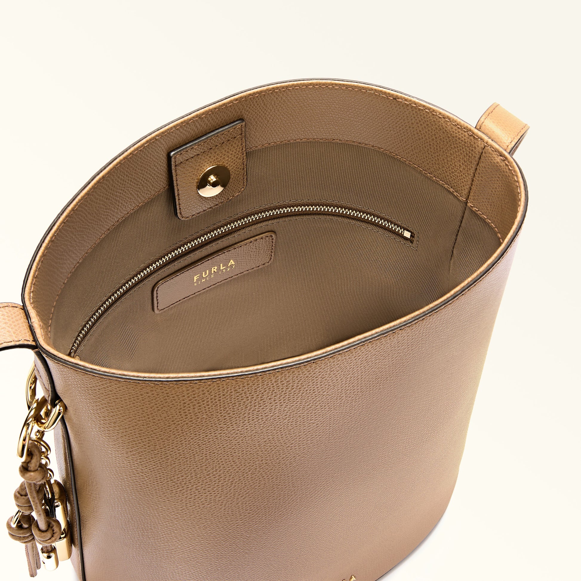 Furla Roxie S Bucket  Bag In Leather