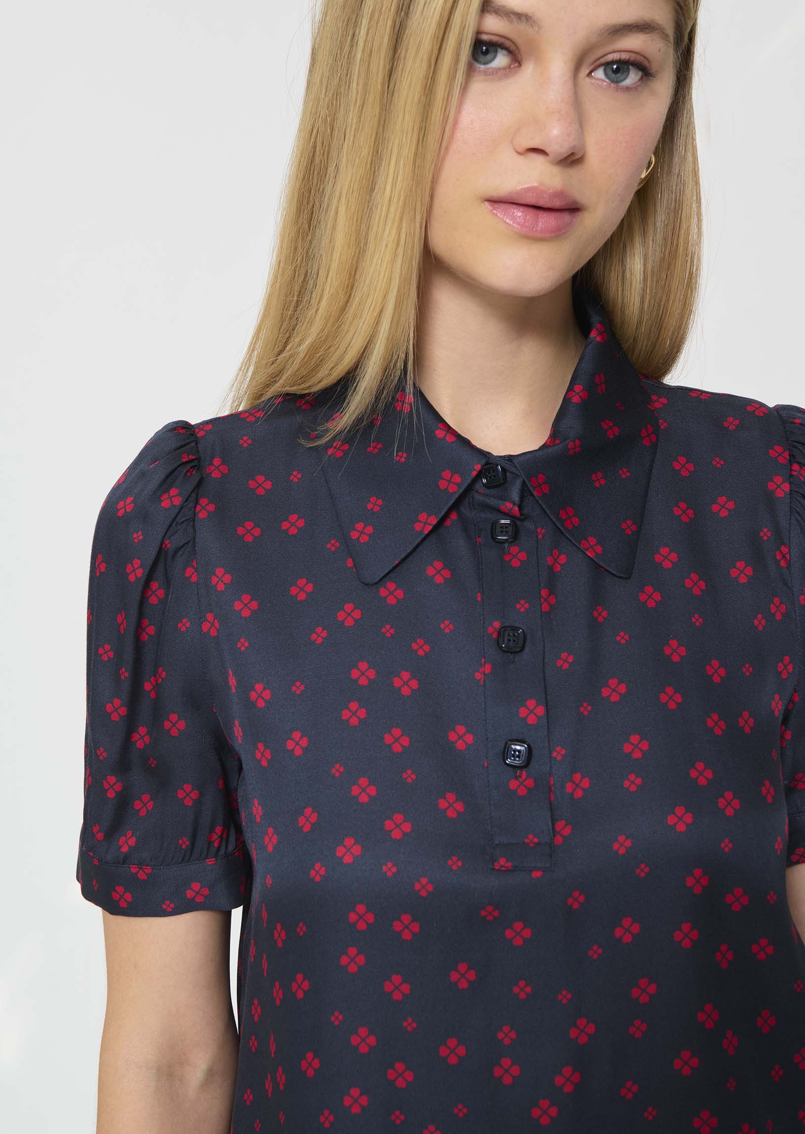 top in midnight blue with mini clover print
